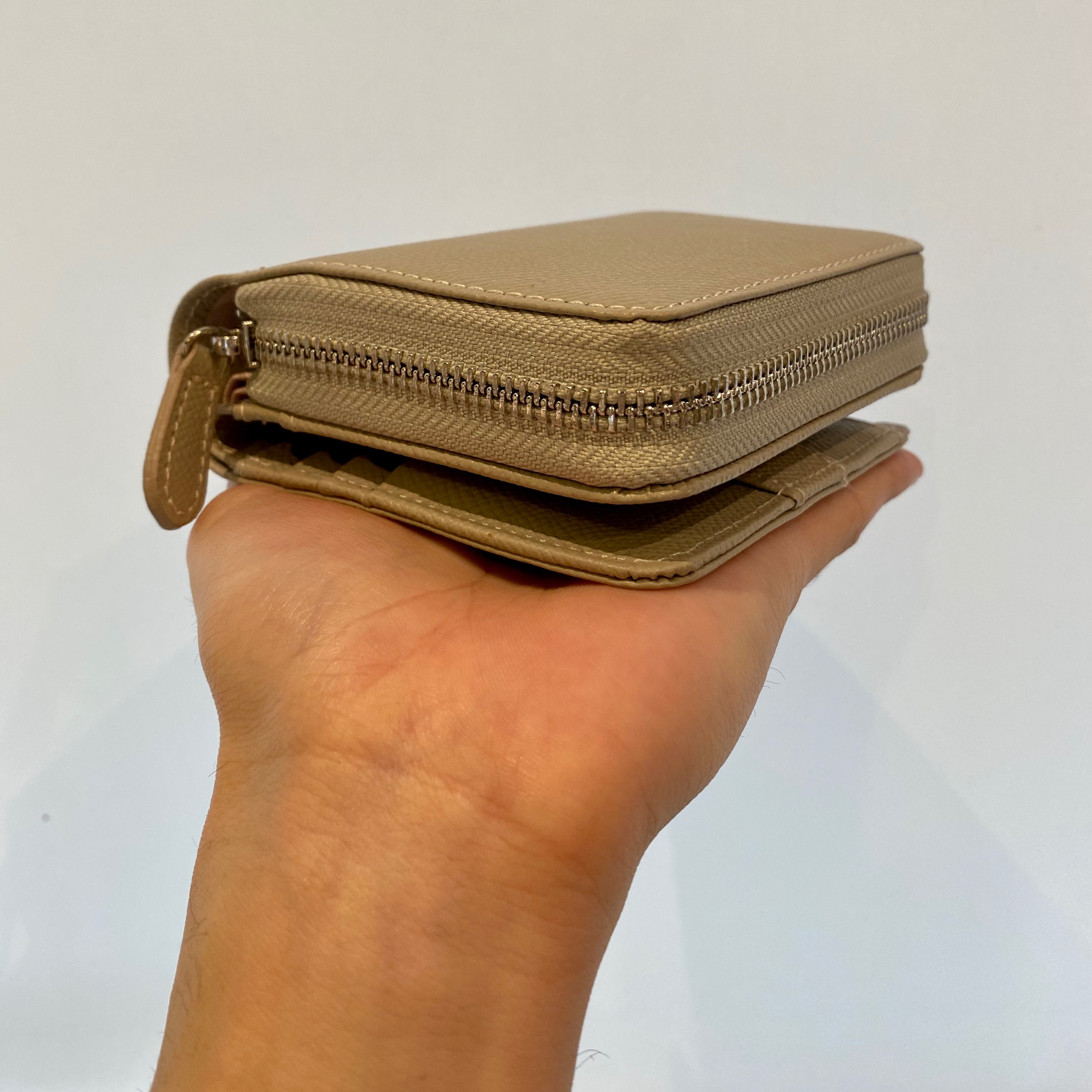 小さいのに大容量！？ ミニマルチウォレット【御徒町店】 - 革財布のお