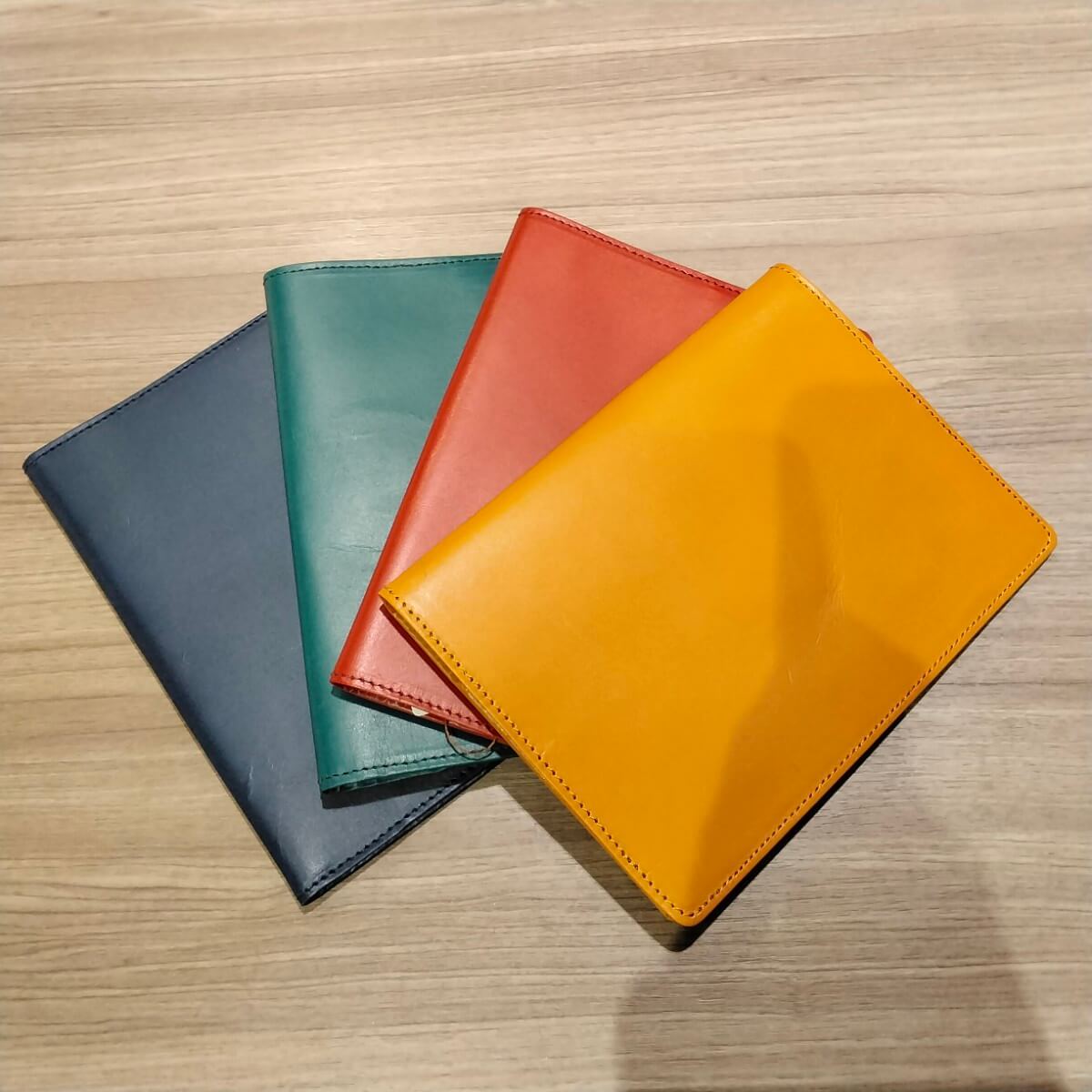 読書の秋のお供に✨ブックカバー特集【名古屋サンロード店】 - 革財布